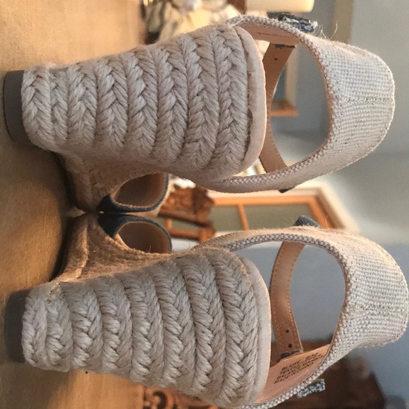 “Me Too” Pumps - Picture 4 of 8